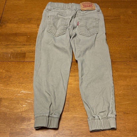Levi's Boys Size 5 Reg 4-5 Years Tan Khaki Joggers Elastic Waist Pants Cuffed - Picture 4 of 9